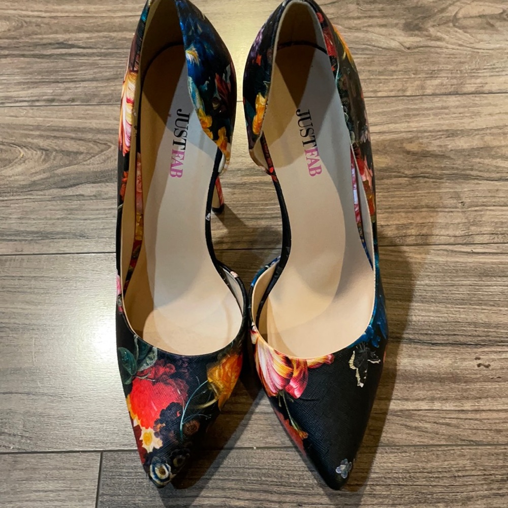 Gorgeous floral pumps! Brand new🌺🌸
